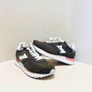 Etonic Women’s Running Olive Pink Sneakers Size 7.5 NWT